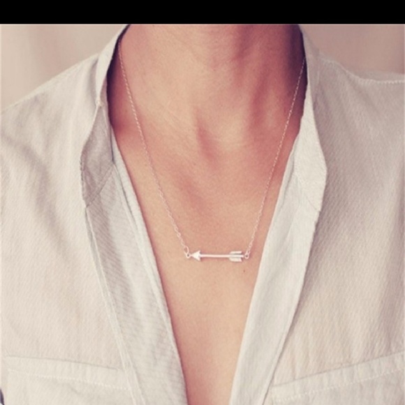 🖤1 LEFT🖤   💛 Arrow necklace - Picture 3 of 3